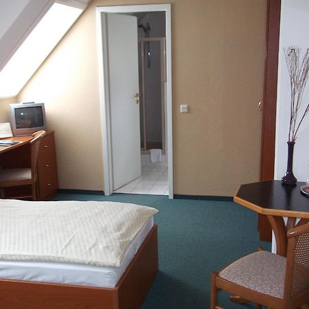 Pension & Cafe Am Kraehenberg Halle  Ngoại thất bức ảnh