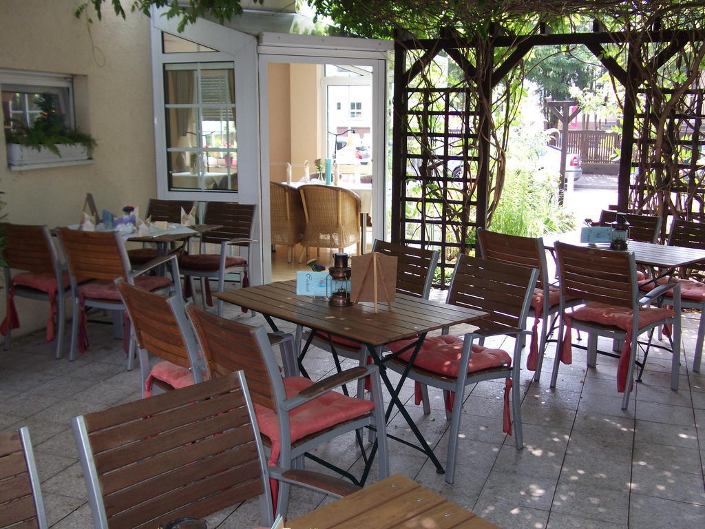 Pension & Cafe Am Kraehenberg Halle  Ngoại thất bức ảnh