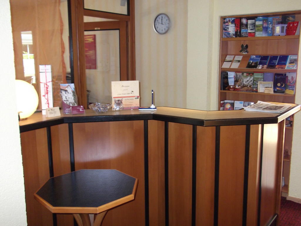 Pension & Cafe Am Kraehenberg Halle  Ngoại thất bức ảnh