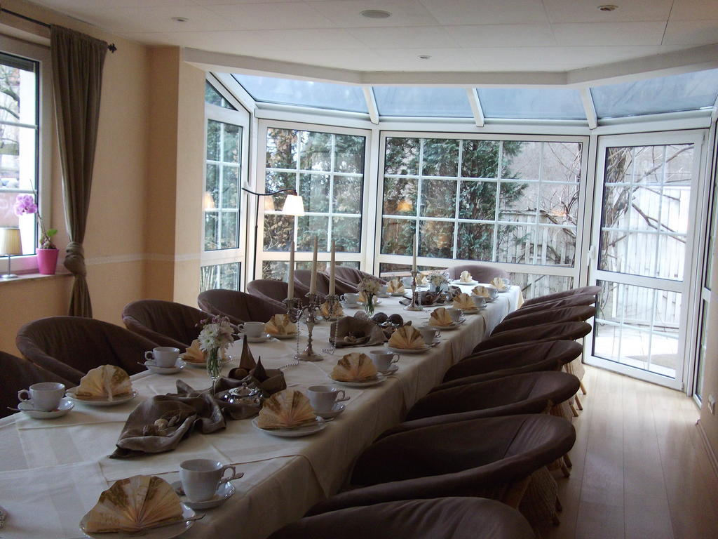 Pension & Cafe Am Kraehenberg Halle  Ngoại thất bức ảnh
