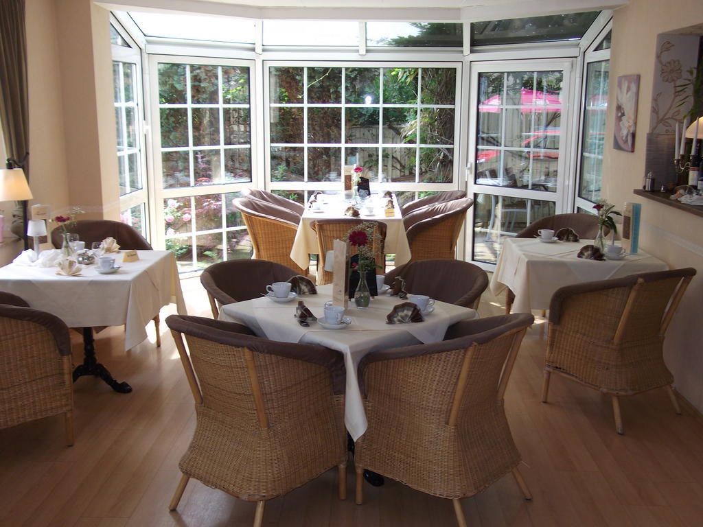 Pension & Cafe Am Kraehenberg Halle  Ngoại thất bức ảnh