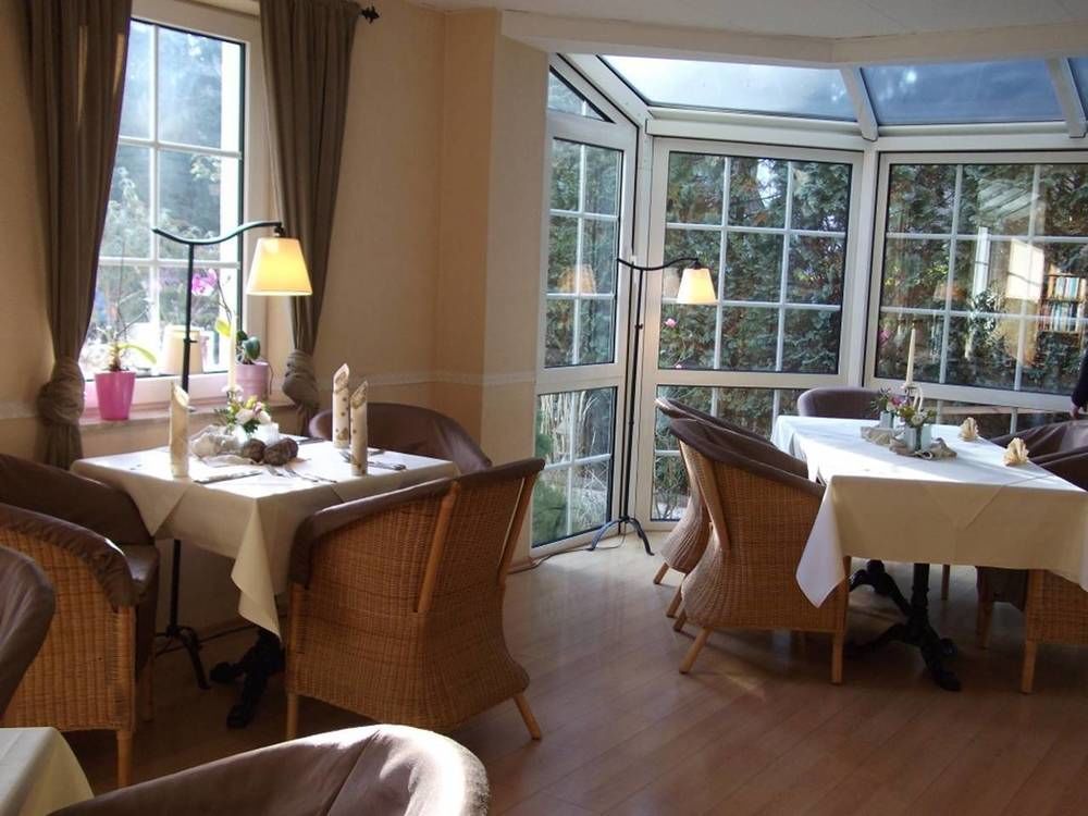 Pension & Cafe Am Kraehenberg Halle  Ngoại thất bức ảnh